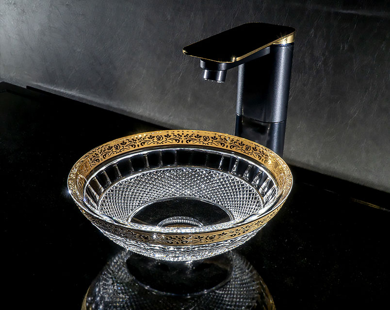 スラヴィアクリスタル　ミミ　エンパイアーゴールドクリスタル洗面ボウル　｜クリスタル｜ガラス｜手洗器｜手洗いボウル｜洗面器｜小型｜コンパクト｜トイレ｜玄関｜スペース｜デザイン｜おしゃれ｜豪華｜美しい｜スラビアクリスタル｜小さめ｜