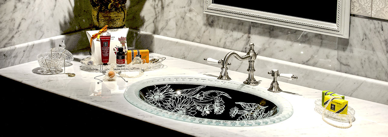 スラヴィアクリスタル：マルゲリータ：高級洗面ボウル：高級洗面器：手洗い器：おしゃれ：美しい：ピンク：バラ：