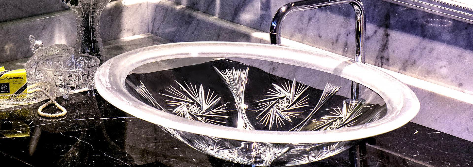 スラヴィアクリスタル：ヴィエラ洗面ボウル：洗面器：手洗い器：手洗いボウル：最高級：美しい：おしゃれ：豪華：